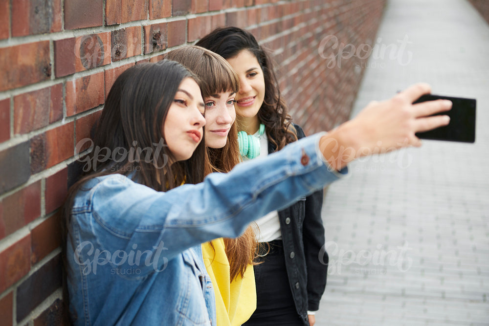 Hipster friends making a selfie by mobile phone