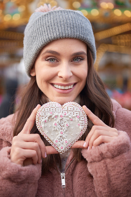 Woman holding a heartshape gingerbread cookie