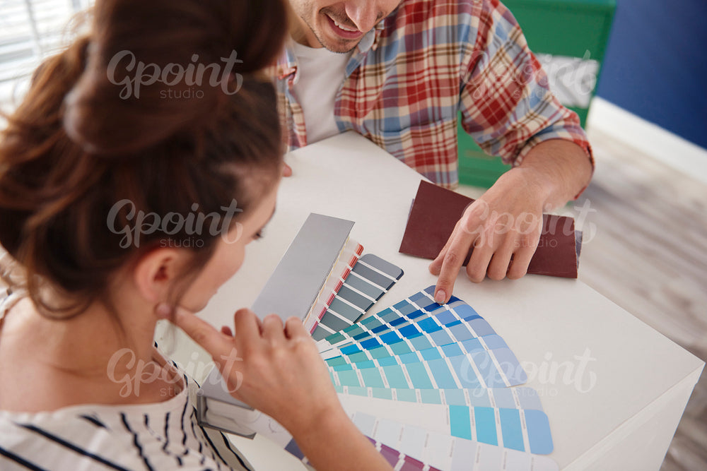 Couple cannot decide about the room color
