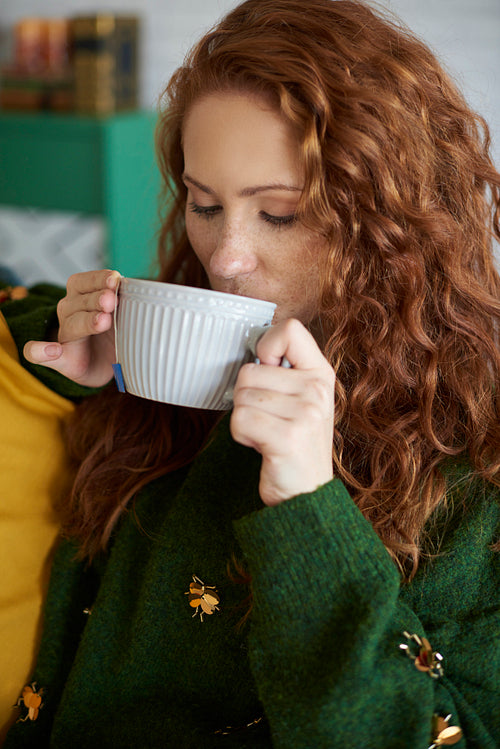 Beautiful girl drinking tea in autumn morning