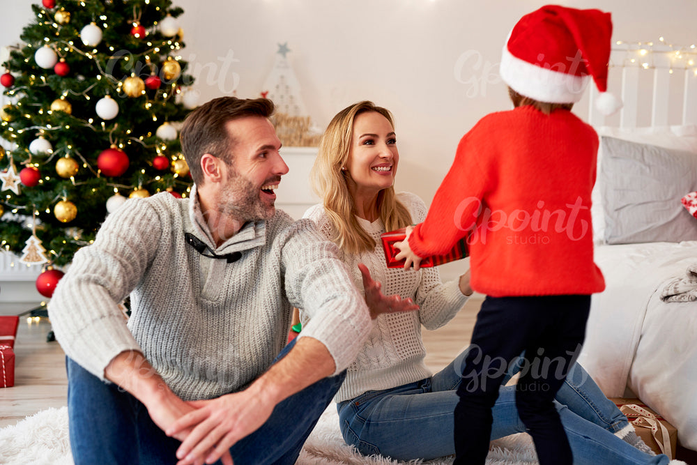 Girl giving her parents the Christmas gift