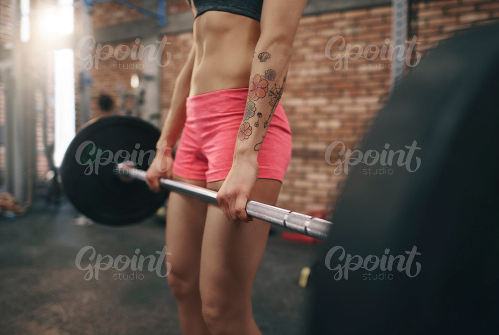 Female legs while lifting a barbell