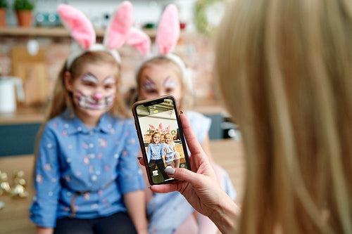 Mother takes photo of daughters dressed up as Easter bunnies