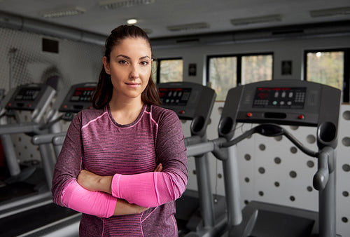 Portrait of sporty woman with arms crossed on the gym