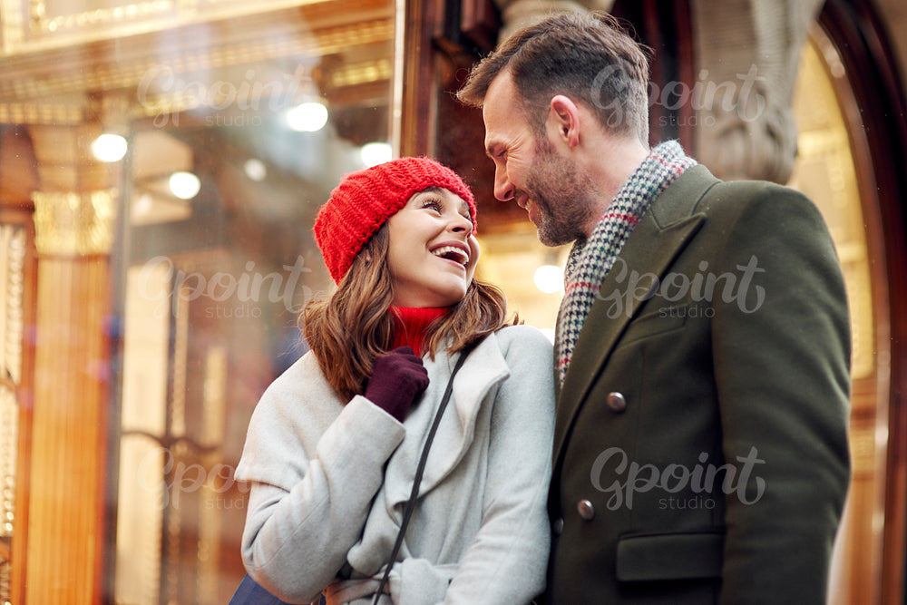 Romantic moment during big Christmas shopping