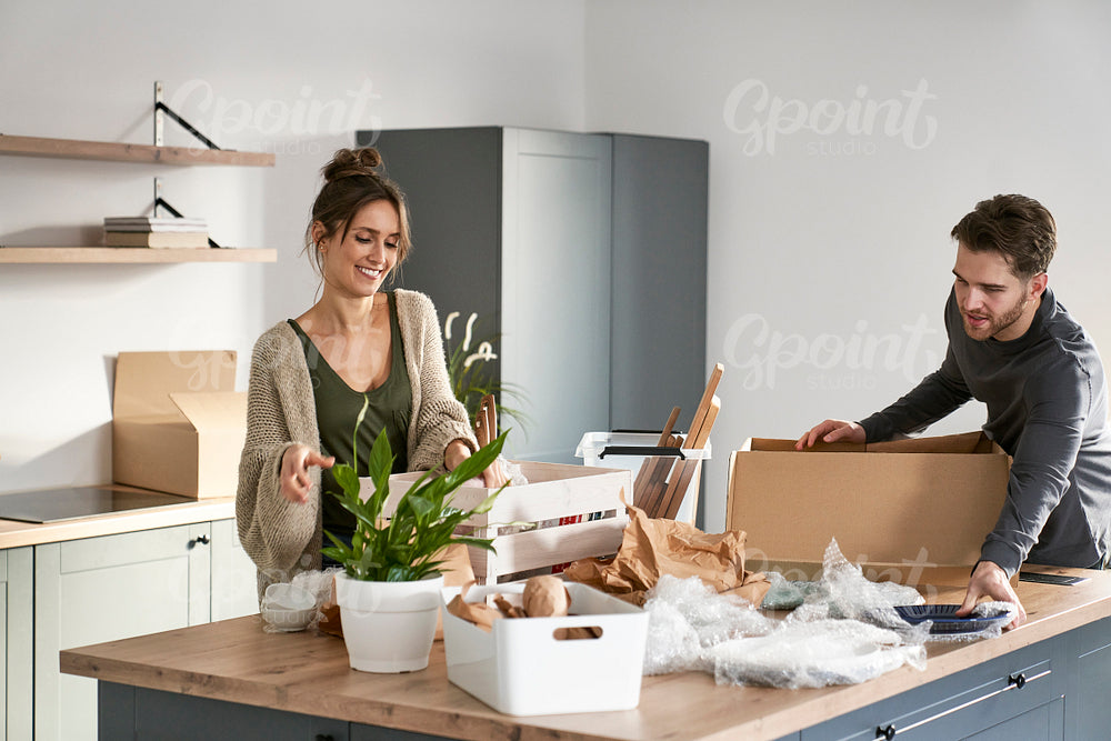 Caucasian couple packing some kitchen stuff