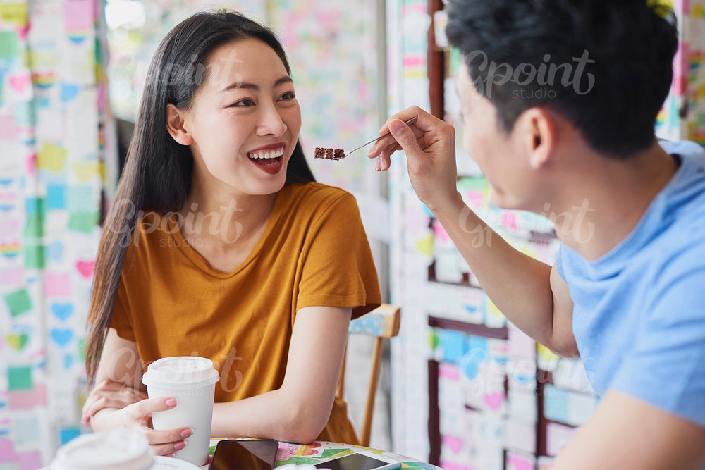 Man feeding woman dessert on a date