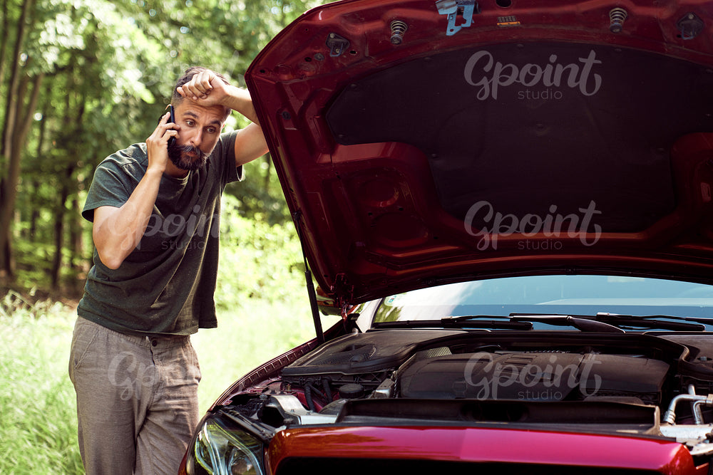 Man with a car problem using the phone for help