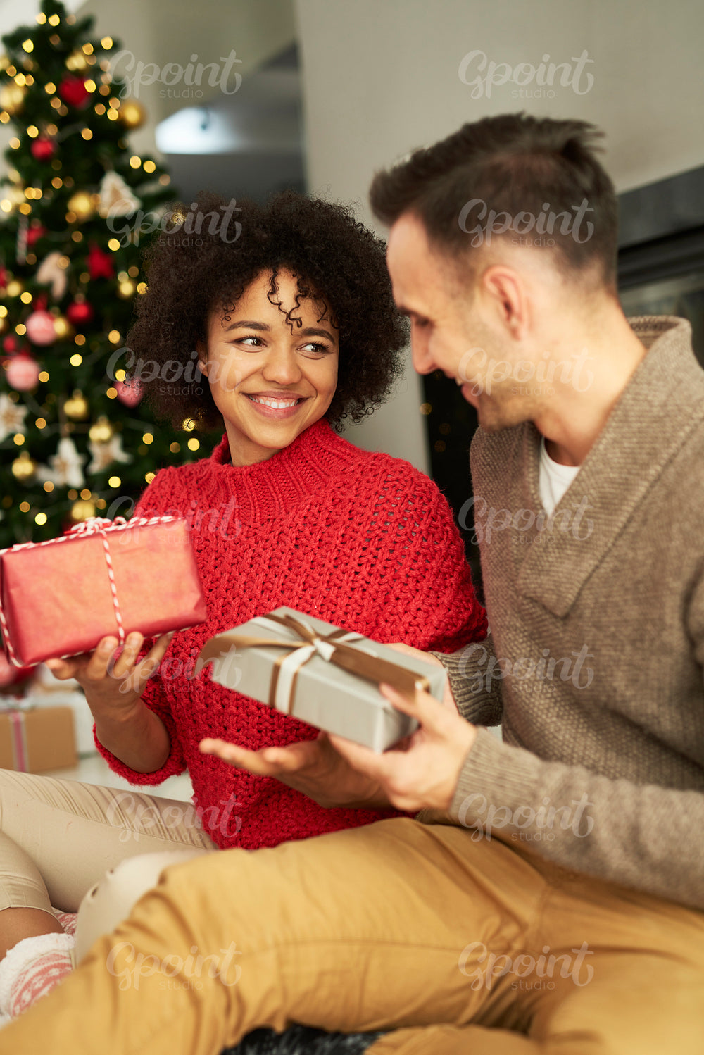 Happy couple sharing the Christmas presents