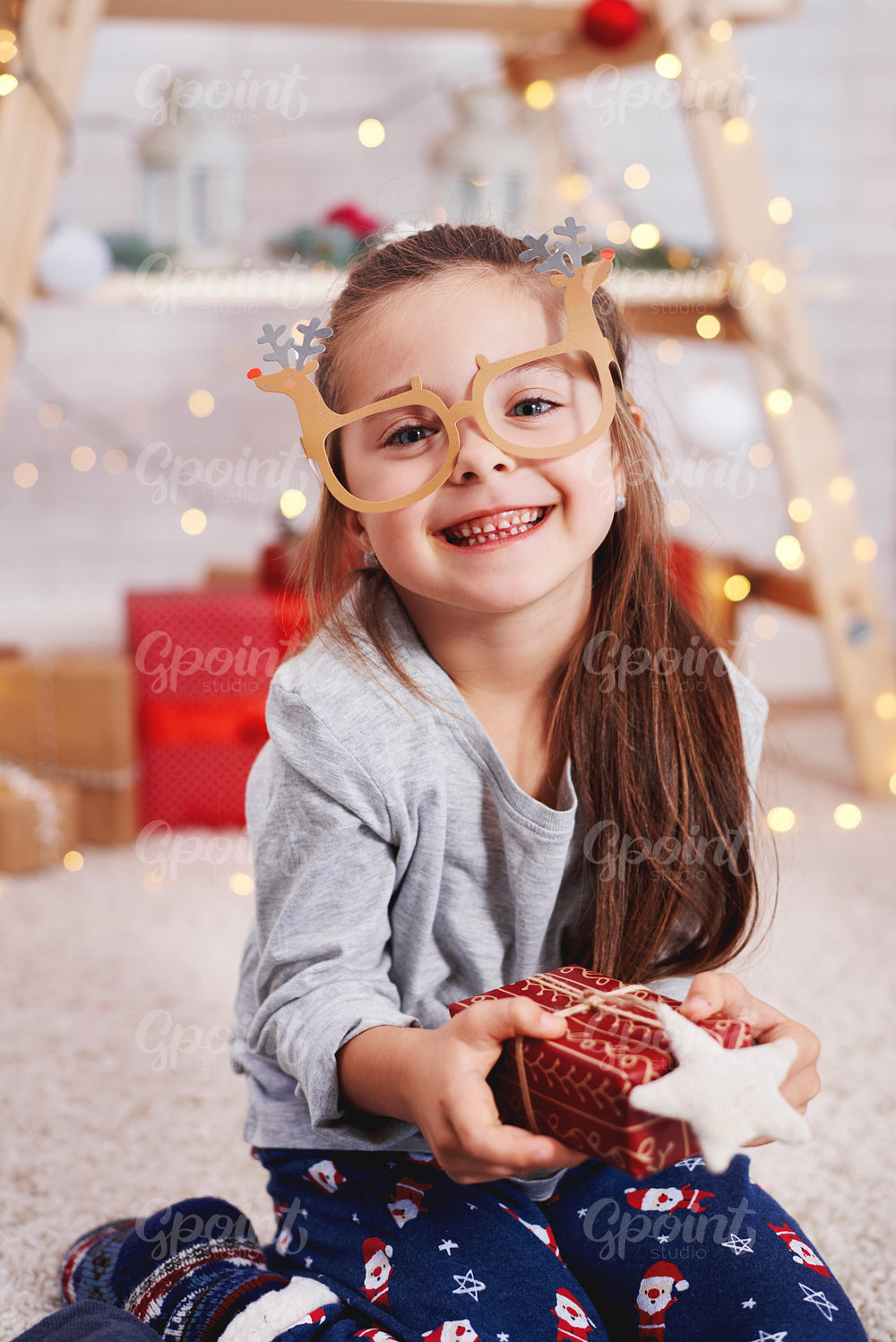 Portrait of cute girl holding christmas present