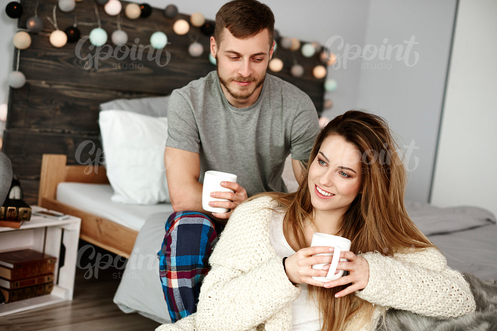 Portrait of happy couple drinking coffee