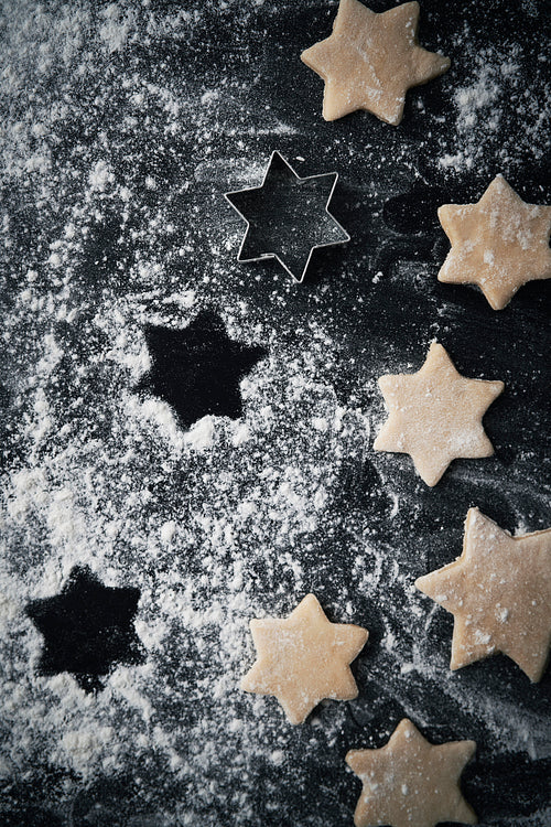 Vertical image of cookies with powdered sugar